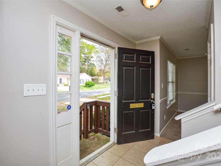 6020 Running Deer Road, Charlotte, NC 28214.  MLS# CAR4242567, YatesRealty ID 13521. 