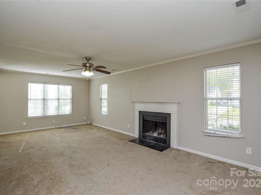 6020 Running Deer Road, Charlotte, NC 28214.  MLS# CAR4242567, YatesRealty ID 13521. 