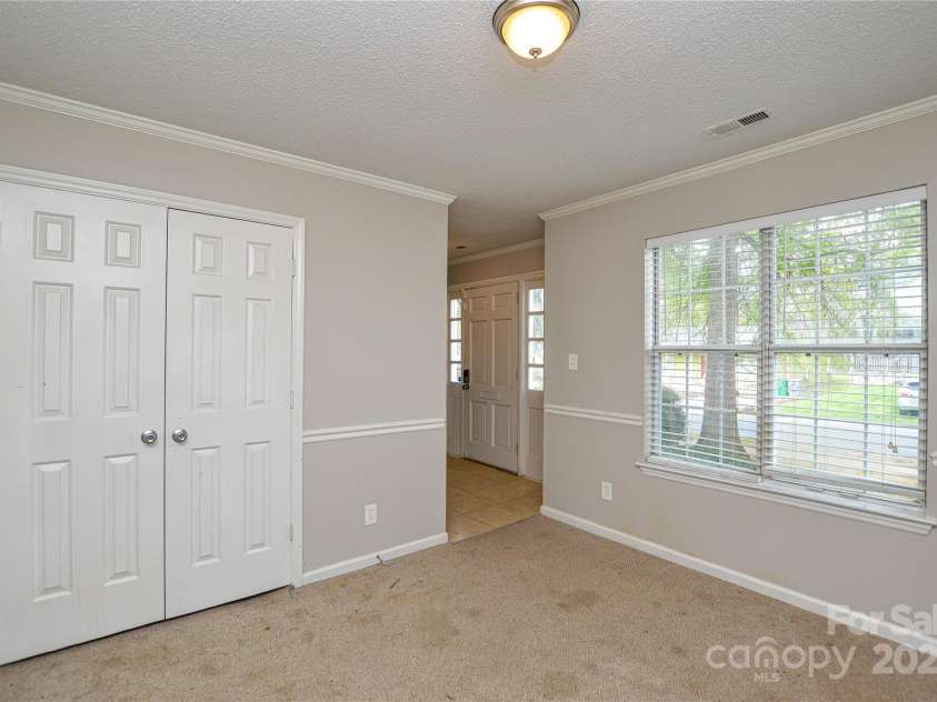 6020 Running Deer Road, Charlotte, NC 28214.  MLS# CAR4242567, YatesRealty ID 13521. 