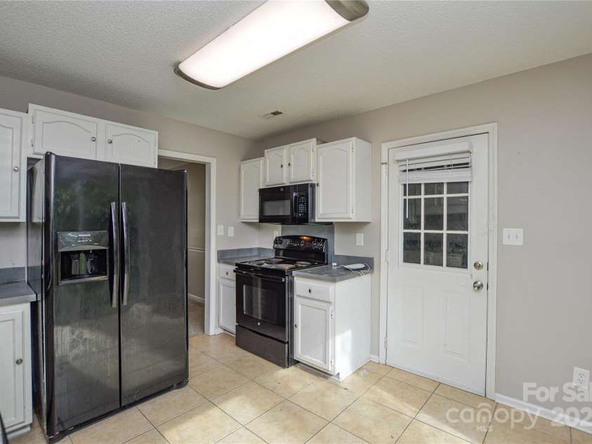 6020 Running Deer Road, Charlotte, NC 28214.  MLS# CAR4242567, YatesRealty ID 13521. 