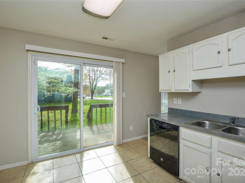 6020 Running Deer Road, Charlotte, NC 28214.  MLS# CAR4242567, YatesRealty ID 13521. 