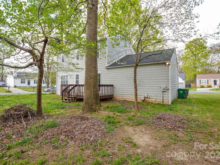 6020 Running Deer Road, Charlotte, NC 28214.  MLS# CAR4242567, YatesRealty ID 13521. 