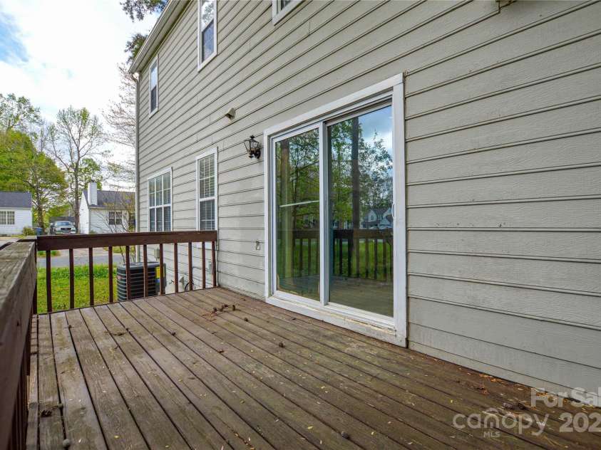 6020 Running Deer Road, Charlotte, NC 28214.  MLS# CAR4242567, YatesRealty ID 13521. 