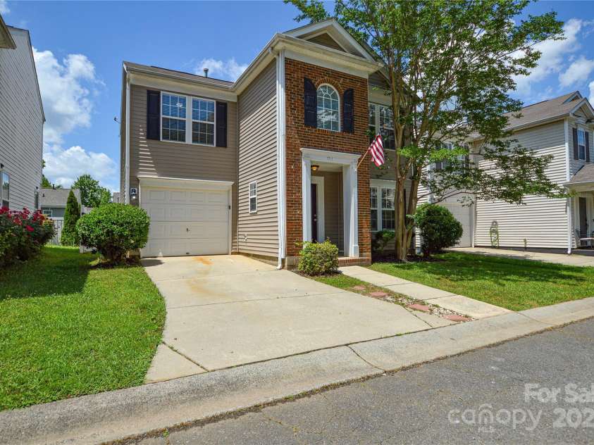 7711 Brisbane Court, Charlotte, NC 28215.  MLS# CAR4257259, YatesRealty ID 13522. 