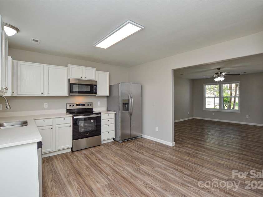 7711 Brisbane Court, Charlotte, NC 28215.  MLS# CAR4257259, YatesRealty ID 13522. 