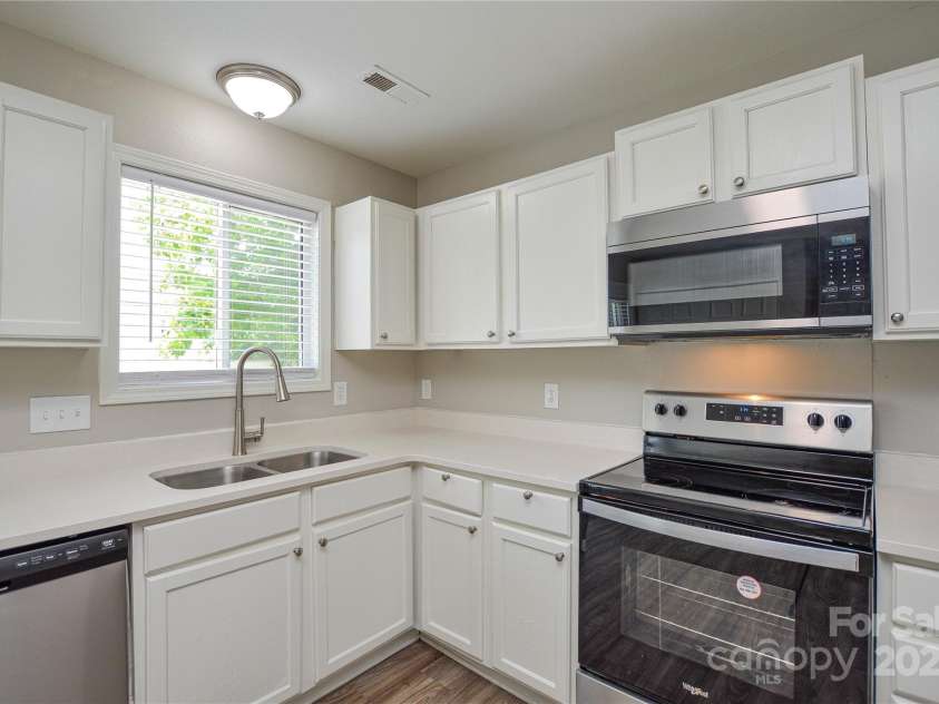 7711 Brisbane Court, Charlotte, NC 28215.  MLS# CAR4257259, YatesRealty ID 13522. 