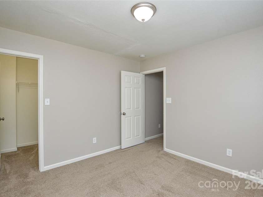 7711 Brisbane Court, Charlotte, NC 28215.  MLS# CAR4257259, YatesRealty ID 13522. 