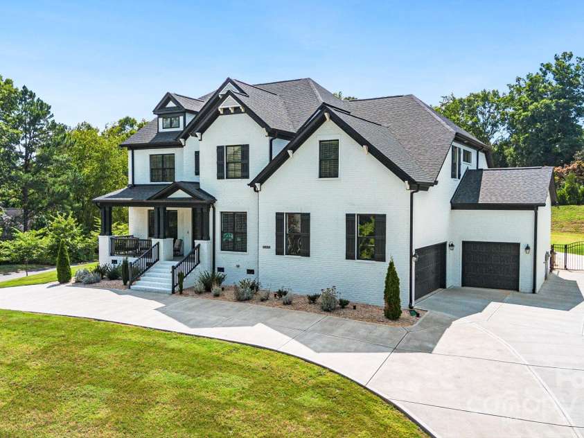 2854 Harlinsdale Drive, Rock Hill, SC 29732.  MLS# CAR4254467, YatesRealty ID 13525. 3 car garage and circular driveway