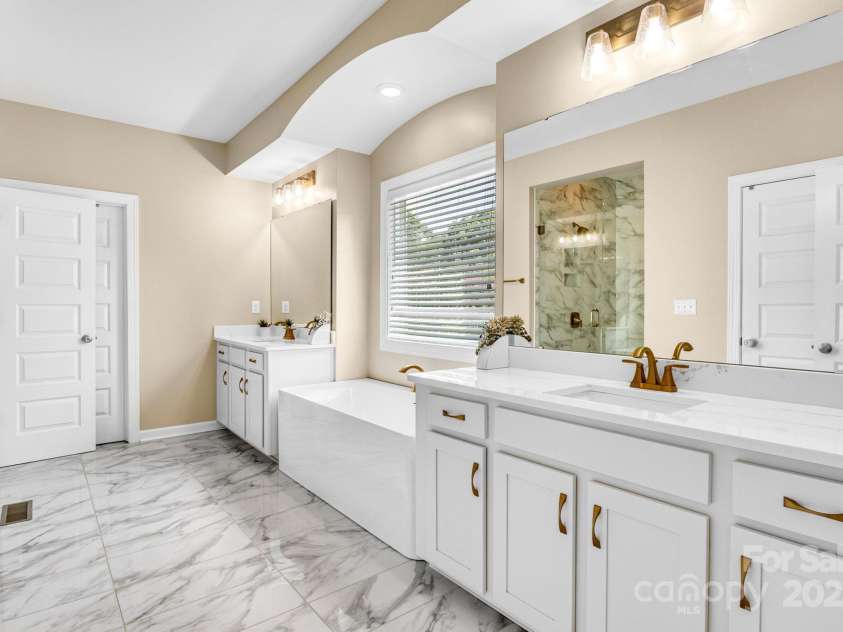 2854 Harlinsdale Drive, Rock Hill, SC 29732.  MLS# CAR4254467, YatesRealty ID 13525. 