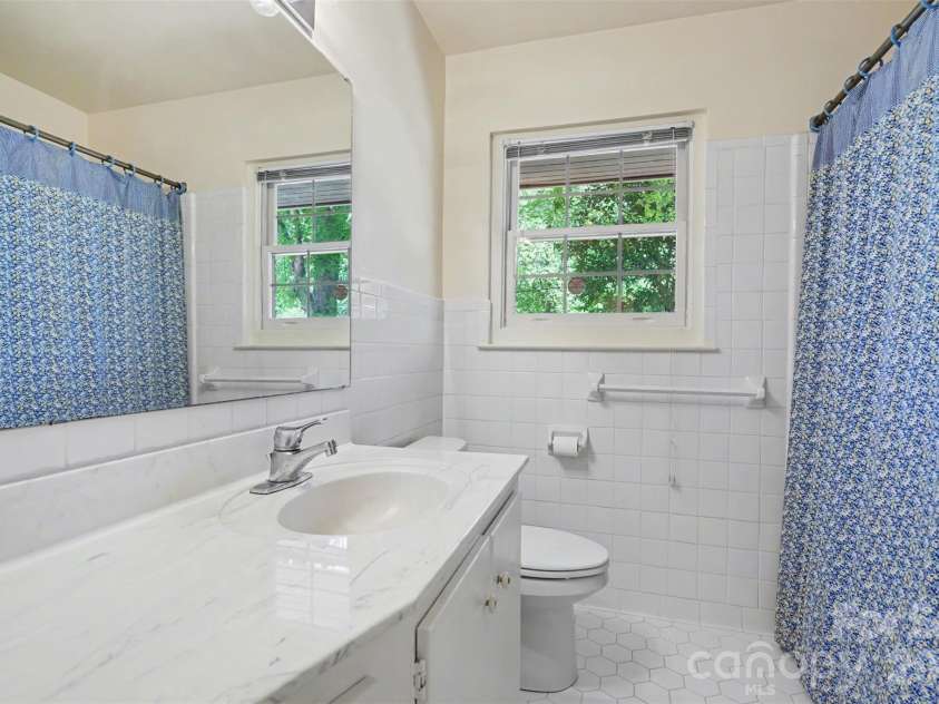 804 Phillips Street, Shelby, NC 28150.  MLS# CAR4367322, YatesRealty ID 13526. Full bathroom in the hall