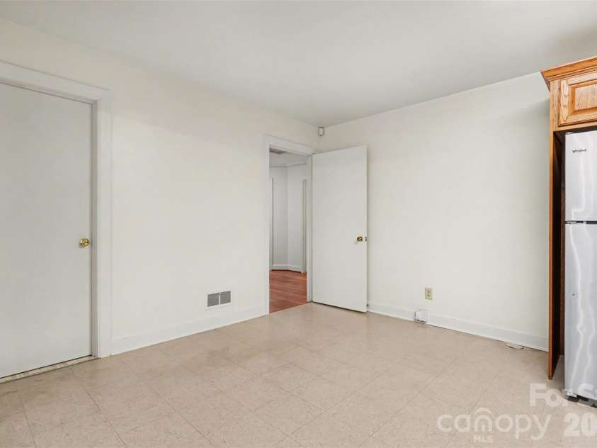804 Phillips Street, Shelby, NC 28150.  MLS# CAR4367322, YatesRealty ID 13526. Huge dine-in area