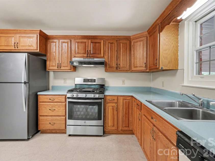 804 Phillips Street, Shelby, NC 28150.  MLS# CAR4367322, YatesRealty ID 13526. Kitchen highlights include well-maintained appliances,...