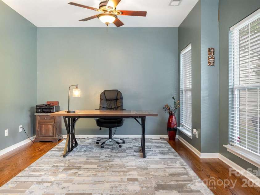 812 Thornapple Court, Lake Wylie, SC 29710.  MLS# CAR4255340, YatesRealty ID 13527. 