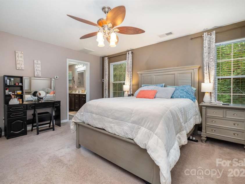 812 Thornapple Court, Lake Wylie, SC 29710.  MLS# CAR4255340, YatesRealty ID 13527. 