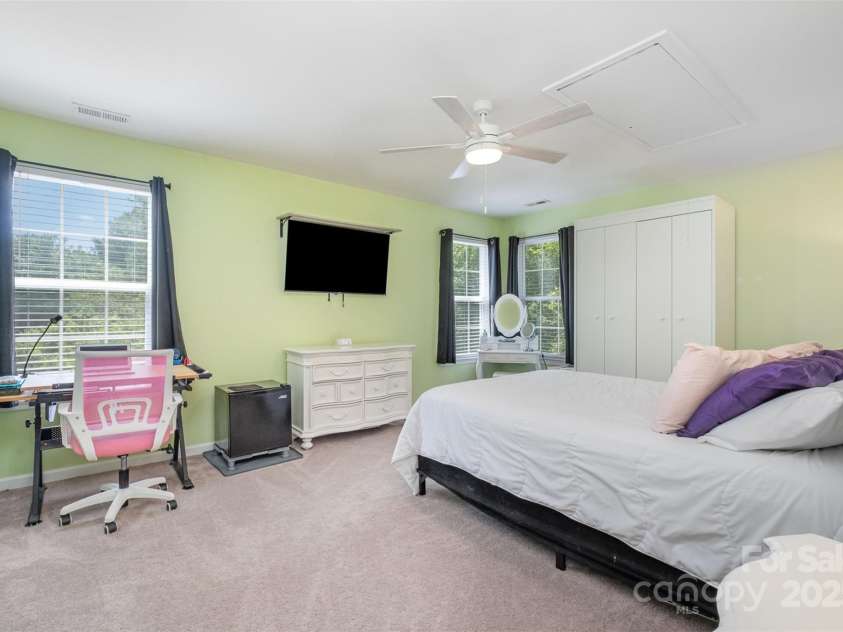 812 Thornapple Court, Lake Wylie, SC 29710.  MLS# CAR4255340, YatesRealty ID 13527. 