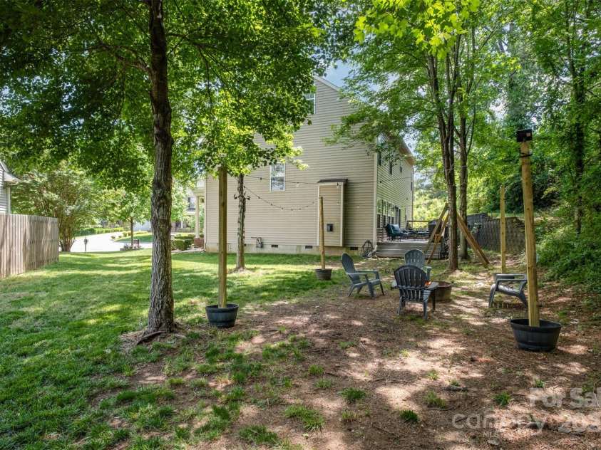 812 Thornapple Court, Lake Wylie, SC 29710.  MLS# CAR4255340, YatesRealty ID 13527. 