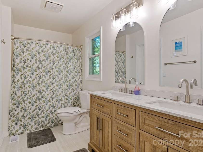 133 Bennett Road, Candler, NC 28715.  MLS# CAR4259919, YatesRealty ID 13529. 