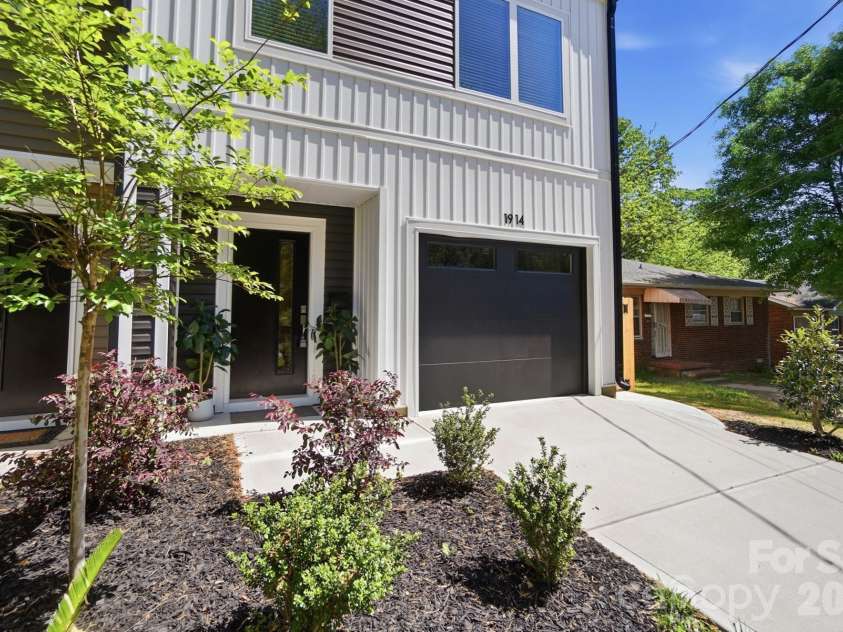 1914 Irma Street, Charlotte, NC 28216.  MLS# CAR4369458, YatesRealty ID 13529. 