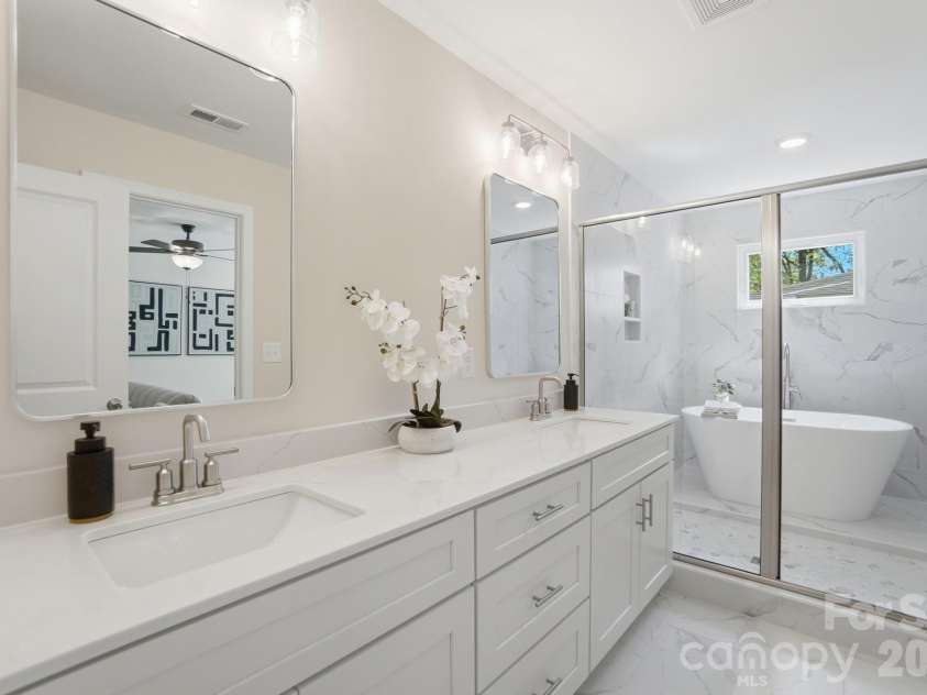 1914 Irma Street, Charlotte, NC 28216.  MLS# CAR4369458, YatesRealty ID 13529. 