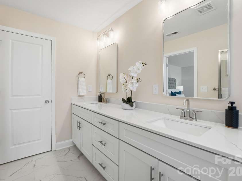 1914 Irma Street, Charlotte, NC 28216.  MLS# CAR4369458, YatesRealty ID 13529. 
