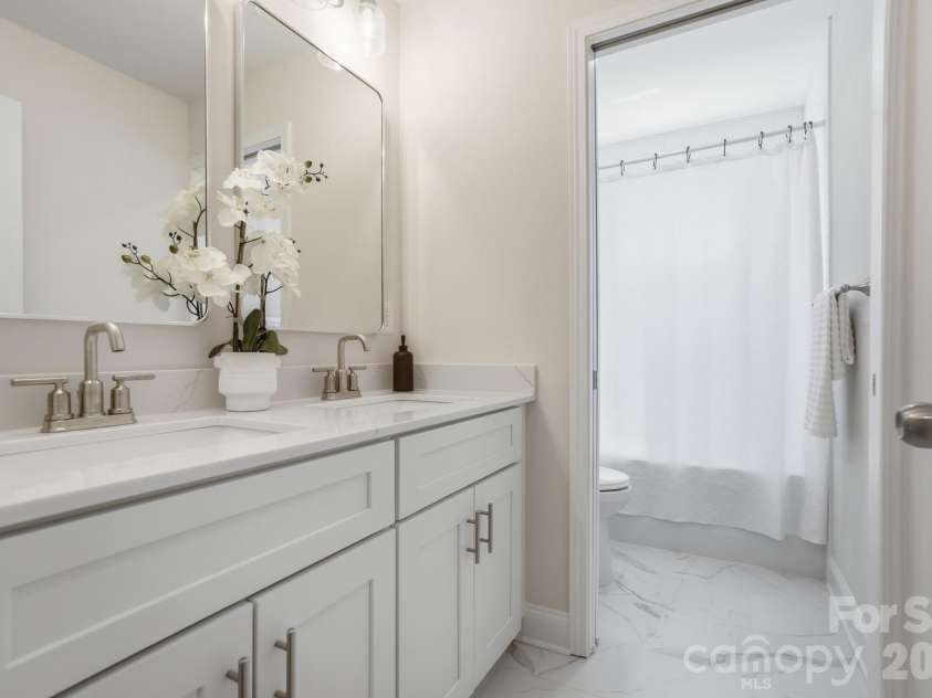 1914 Irma Street, Charlotte, NC 28216.  MLS# CAR4369458, YatesRealty ID 13529. 