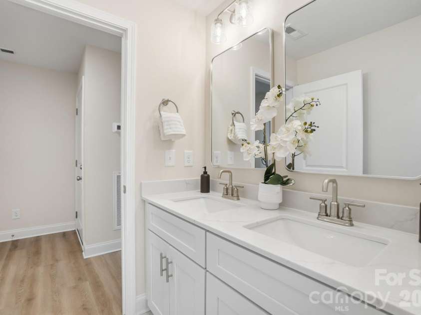 1914 Irma Street, Charlotte, NC 28216.  MLS# CAR4369458, YatesRealty ID 13529. 