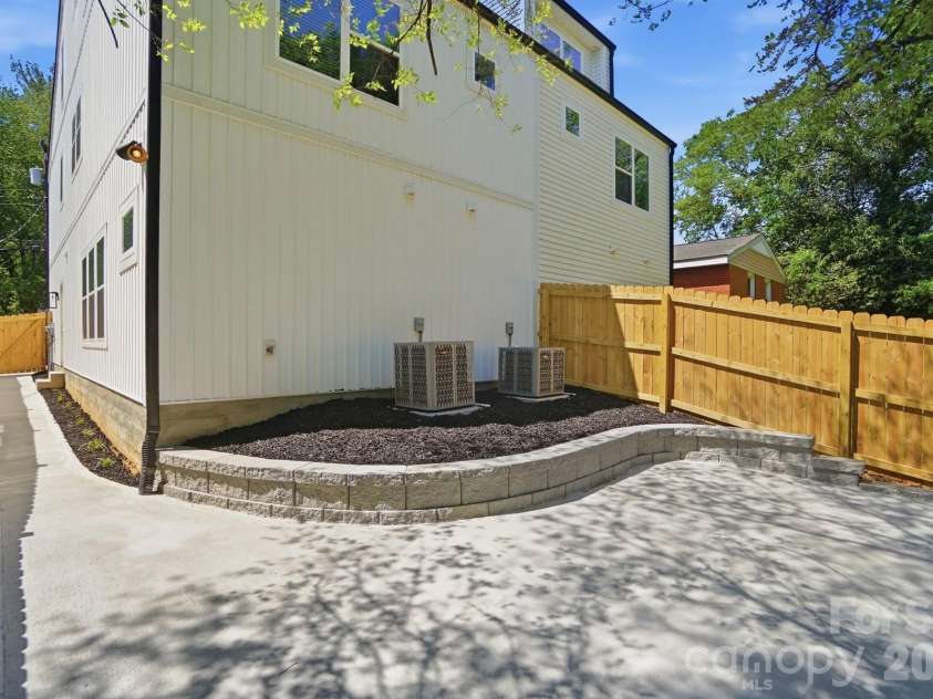 1914 Irma Street, Charlotte, NC 28216.  MLS# CAR4369458, YatesRealty ID 13529. 