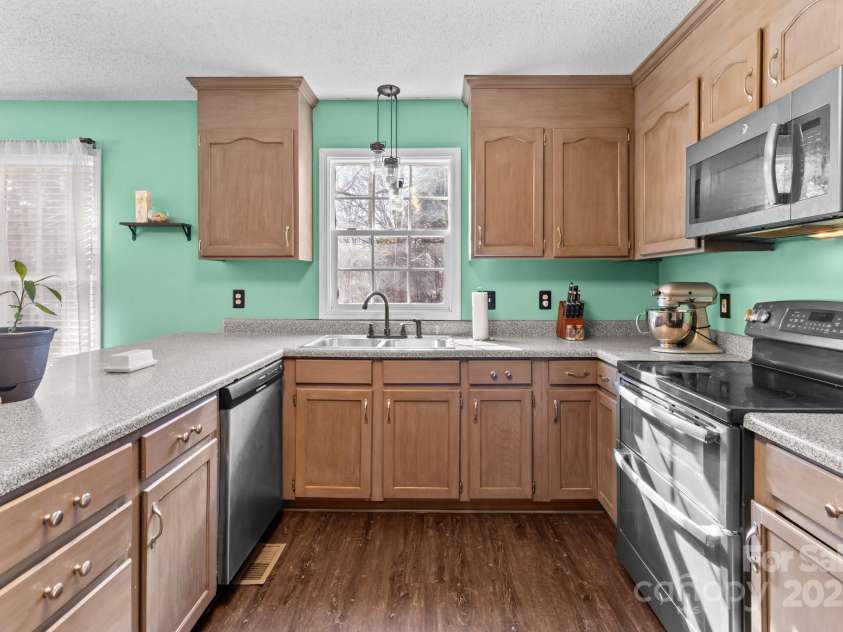 697 Maple Ridge Circle, Salisbury, NC 28147.  MLS# CAR4205711, YatesRealty ID 1353. 