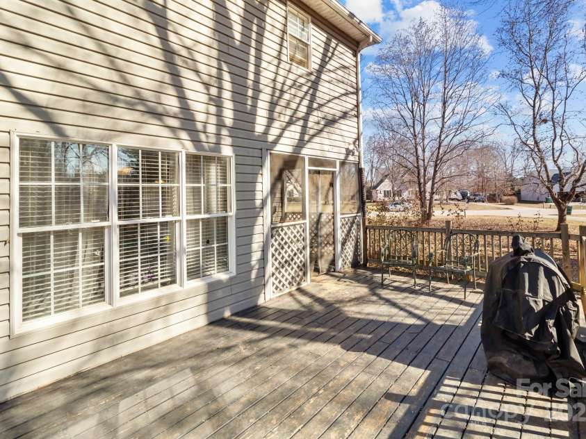 697 Maple Ridge Circle, Salisbury, NC 28147.  MLS# CAR4205711, YatesRealty ID 1353. 