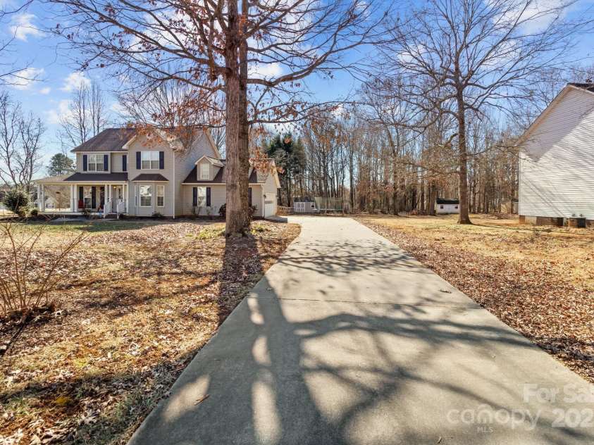 697 Maple Ridge Circle, Salisbury, NC 28147.  MLS# CAR4205711, YatesRealty ID 1353. 