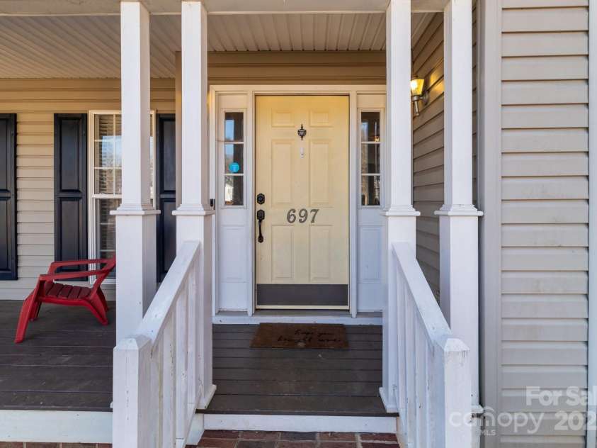 697 Maple Ridge Circle, Salisbury, NC 28147.  MLS# CAR4205711, YatesRealty ID 1353. Inviting yellow front door