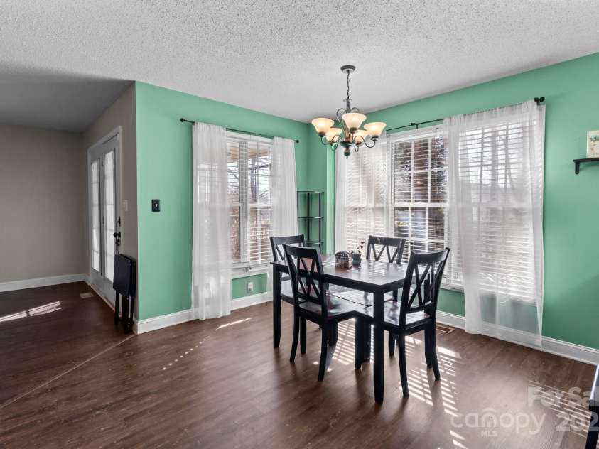 697 Maple Ridge Circle, Salisbury, NC 28147.  MLS# CAR4205711, YatesRealty ID 1353. Light and bright