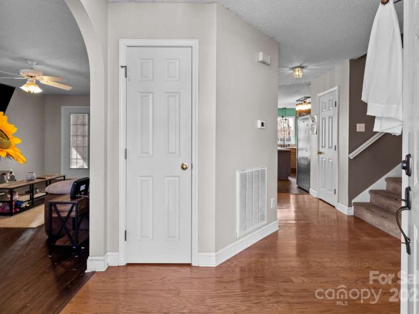 697 Maple Ridge Circle, Salisbury, NC 28147.  MLS# CAR4205711, YatesRealty ID 1353. Welcome in!