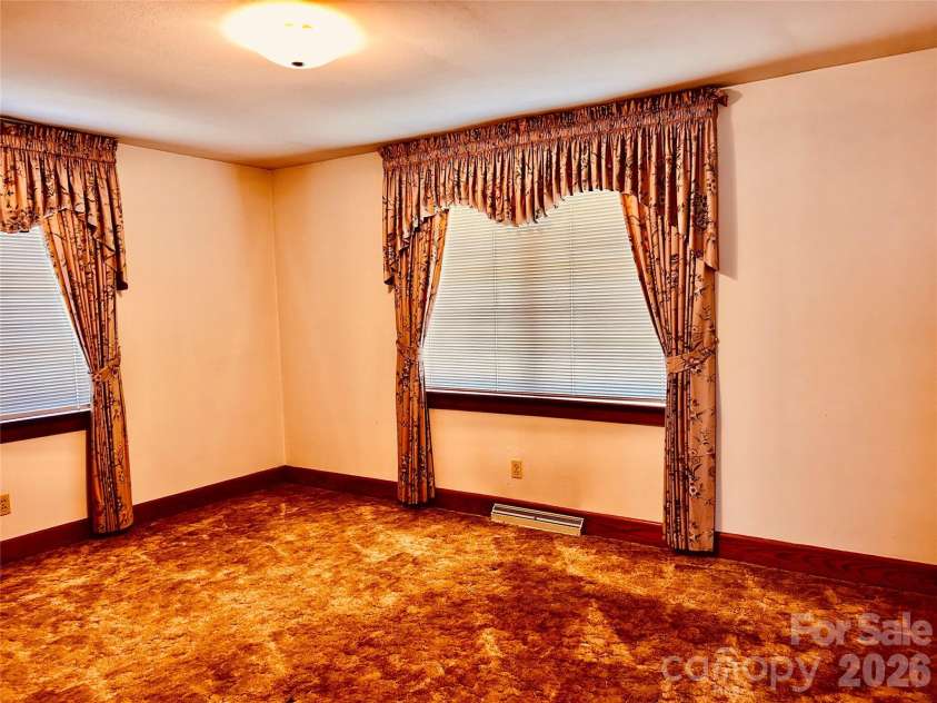 2525 13th Avenue, Hickory, NC 28602.  MLS# CAR4370819, YatesRealty ID 13531. 