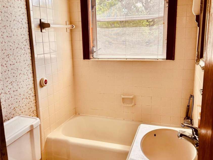 2525 13th Avenue, Hickory, NC 28602.  MLS# CAR4370819, YatesRealty ID 13531. 