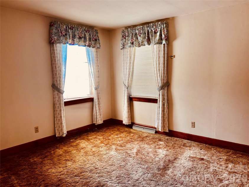 2525 13th Avenue, Hickory, NC 28602.  MLS# CAR4370819, YatesRealty ID 13531. 