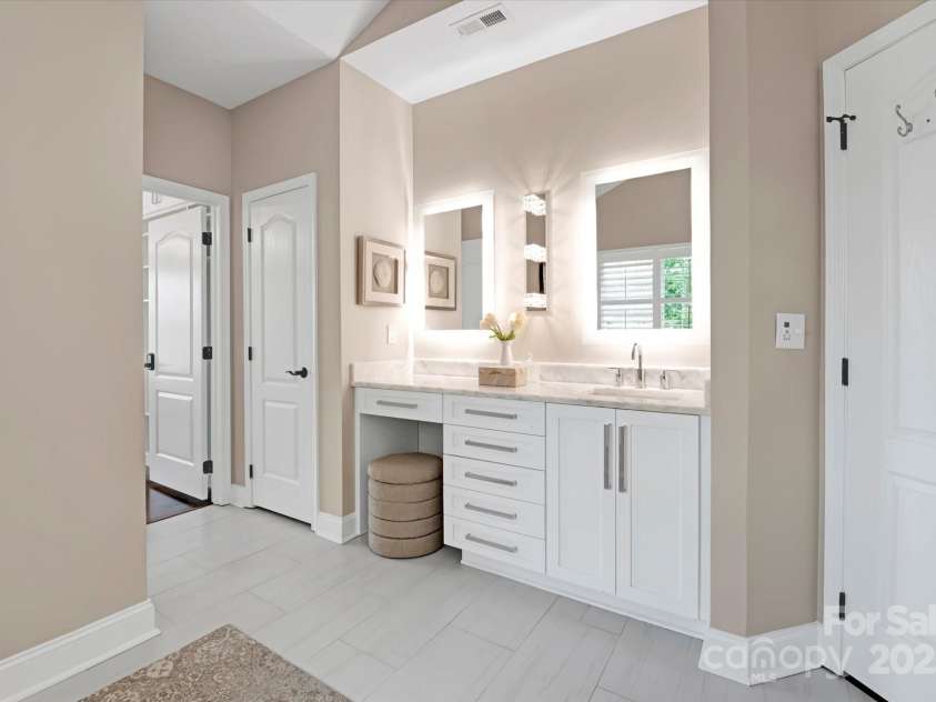 409 Running Horse Lane, Waxhaw, NC 28173.  MLS# CAR4222775, YatesRealty ID 13532. 