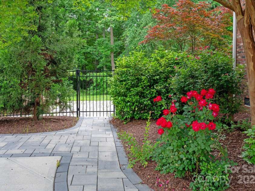 409 Running Horse Lane, Waxhaw, NC 28173.  MLS# CAR4222775, YatesRealty ID 13532. 