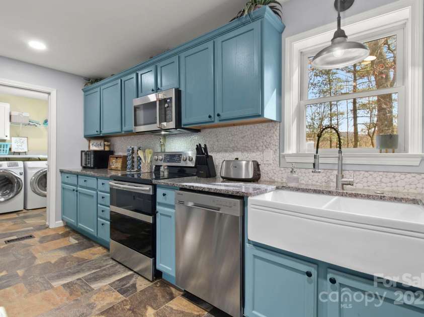 937 Sampson Road, Lenoir, NC 28645.  MLS# CAR4257985, YatesRealty ID 13533. 