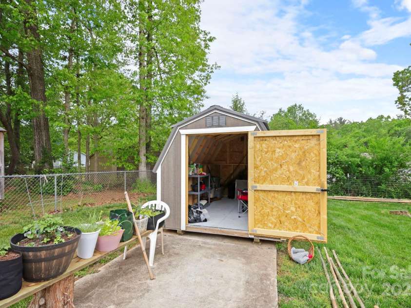 3570 Fox Run, Lenoir, NC 28645.  MLS# CAR4254833, YatesRealty ID 13534. 