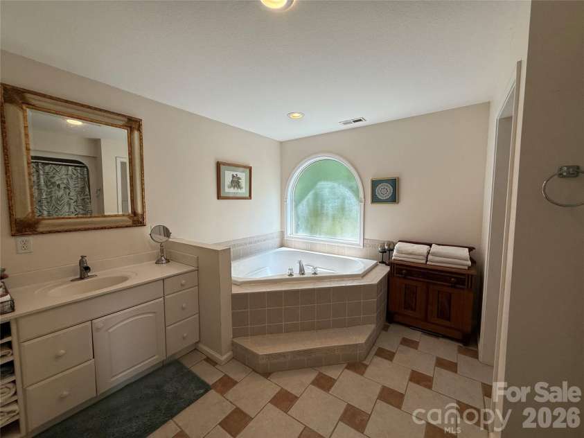 357 Lentz Landing Lane, Nebo, NC 28761.  MLS# CAR4351177, YatesRealty ID 13536. 