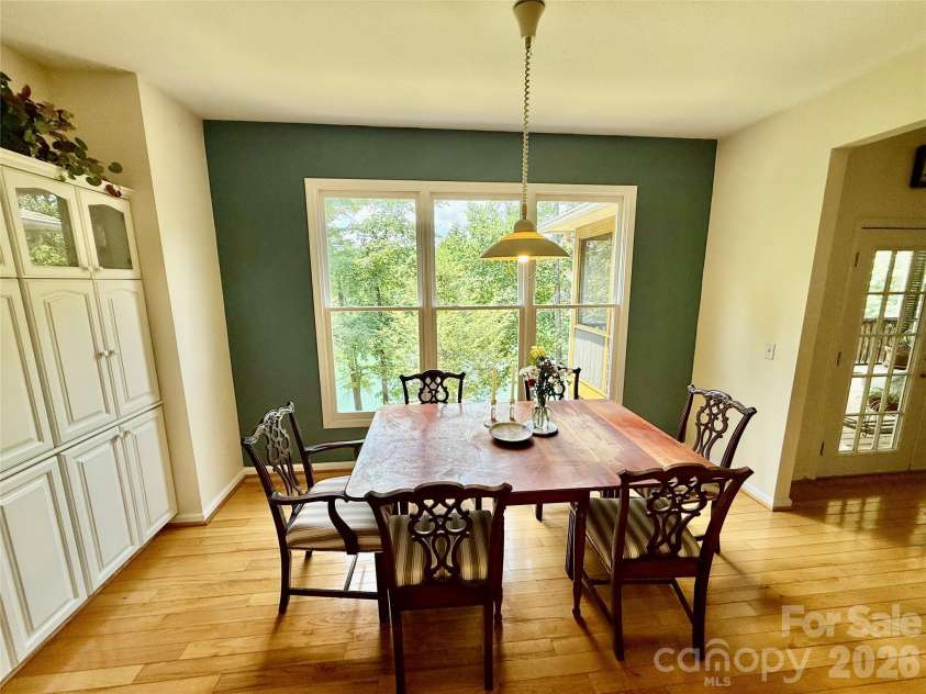 357 Lentz Landing Lane, Nebo, NC 28761.  MLS# CAR4351177, YatesRealty ID 13536. Waterfront dining area