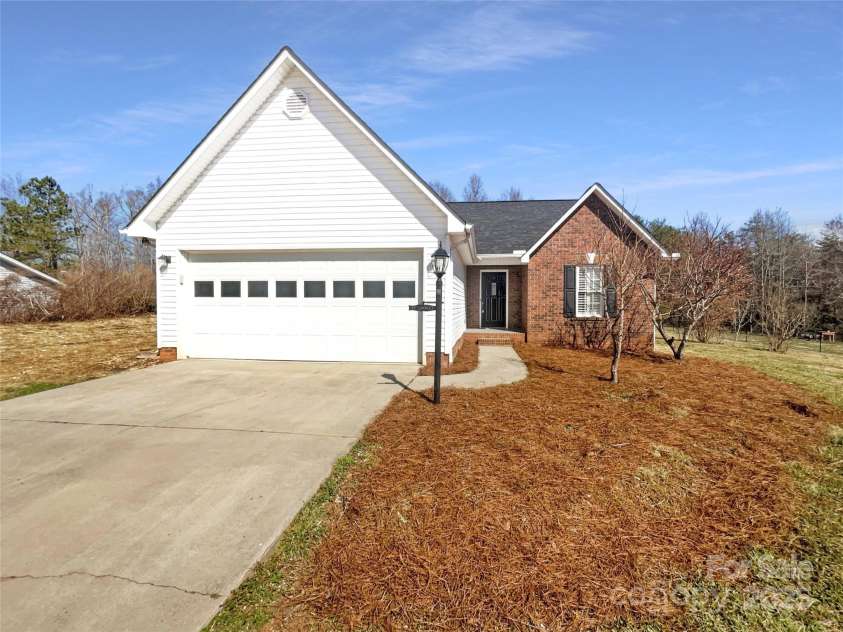 807 Limerick Drive, Dallas, NC 28034.  MLS# CAR4227749, YatesRealty ID 13536. 