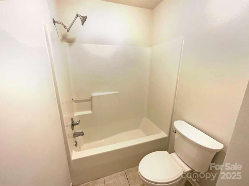 807 Limerick Drive, Dallas, NC 28034.  MLS# CAR4227749, YatesRealty ID 13536. 