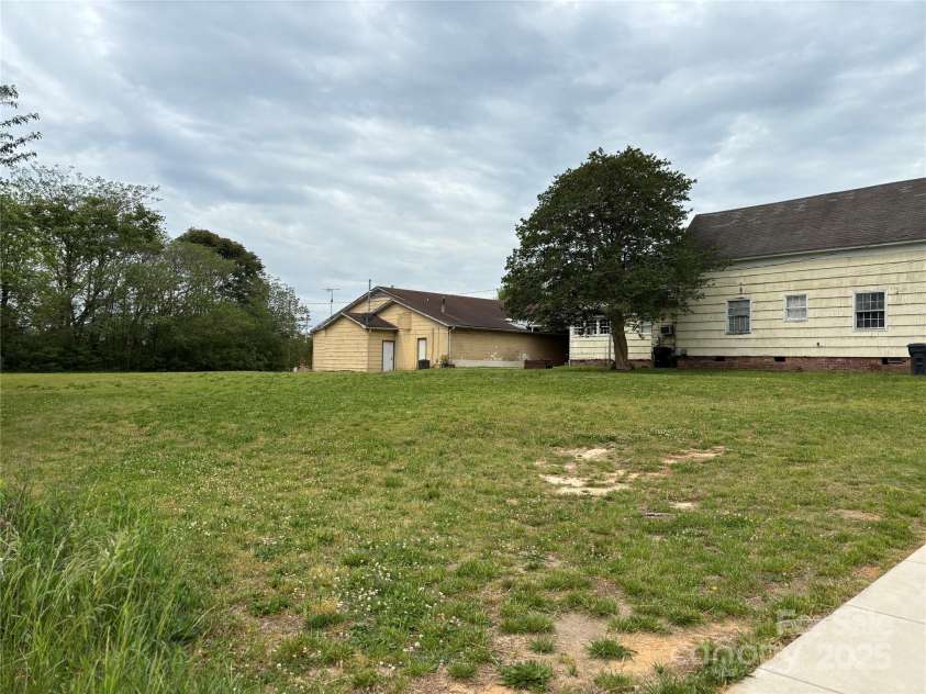 103 Main Street, Dallas, NC 28034.  MLS# CAR4246758, YatesRealty ID 13537. 
