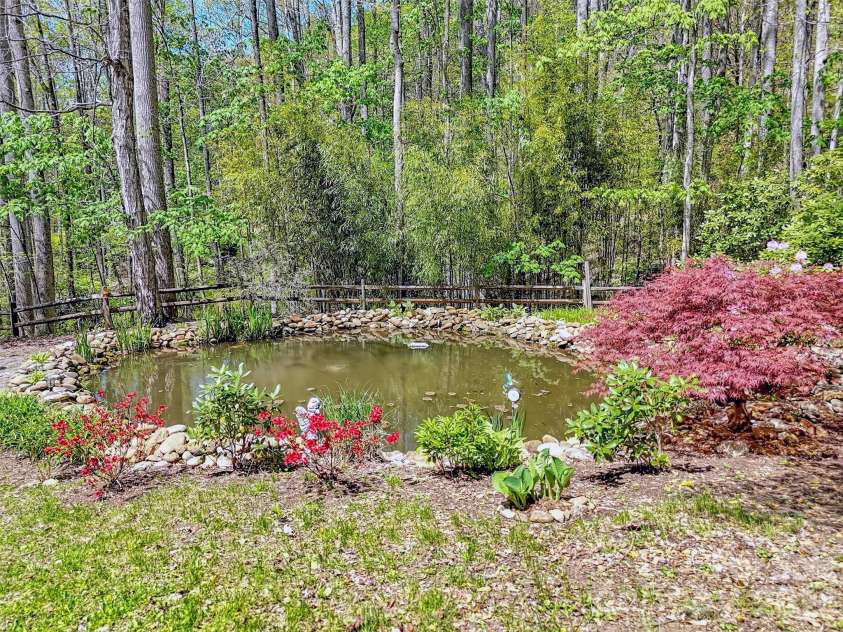 211 Rustic Road, Waynesville, NC 28786.  MLS# CAR4371760, YatesRealty ID 13537. 