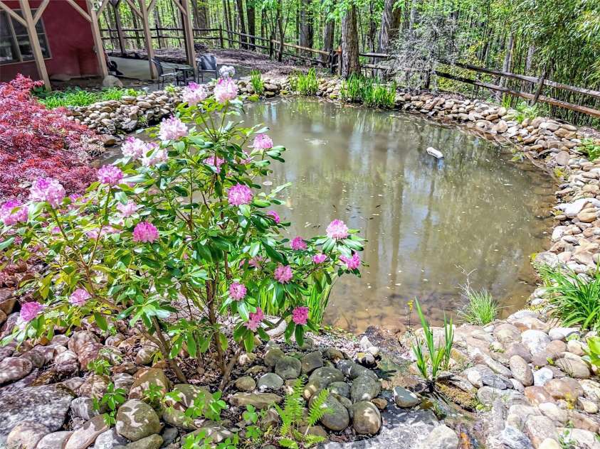 211 Rustic Road, Waynesville, NC 28786.  MLS# CAR4371760, YatesRealty ID 13537. 