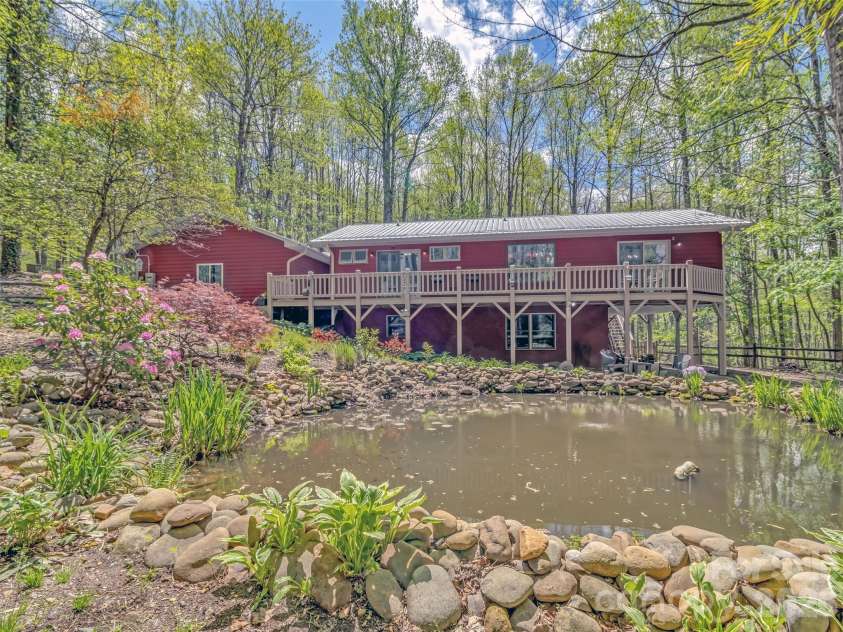211 Rustic Road, Waynesville, NC 28786.  MLS# CAR4371760, YatesRealty ID 13537. 