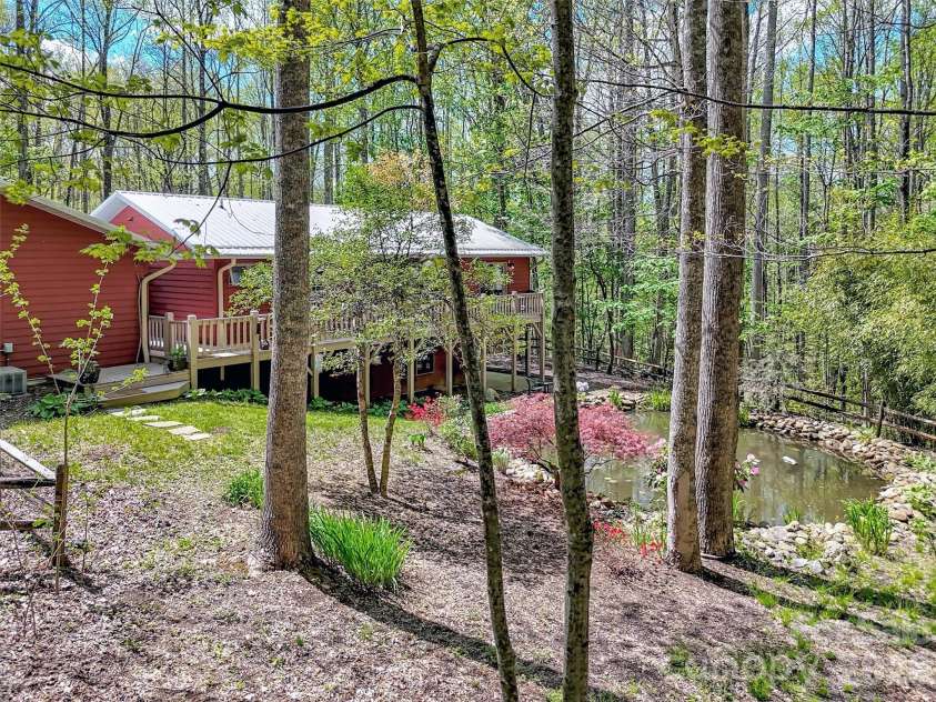 211 Rustic Road, Waynesville, NC 28786.  MLS# CAR4371760, YatesRealty ID 13537. 