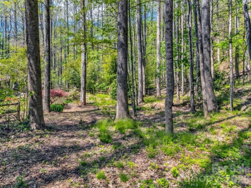 211 Rustic Road, Waynesville, NC 28786.  MLS# CAR4371760, YatesRealty ID 13537. 